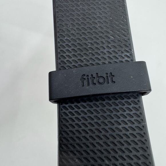 FITBIT Charge 2 Fitness / Activity Tracker Black with Charger + 3 Extra Bands - Picture 7 of 12